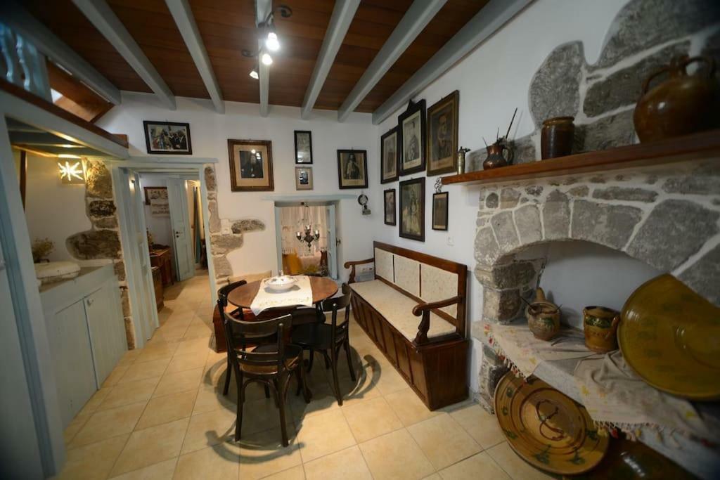 Old Traditional House Mandraki  Luaran gambar